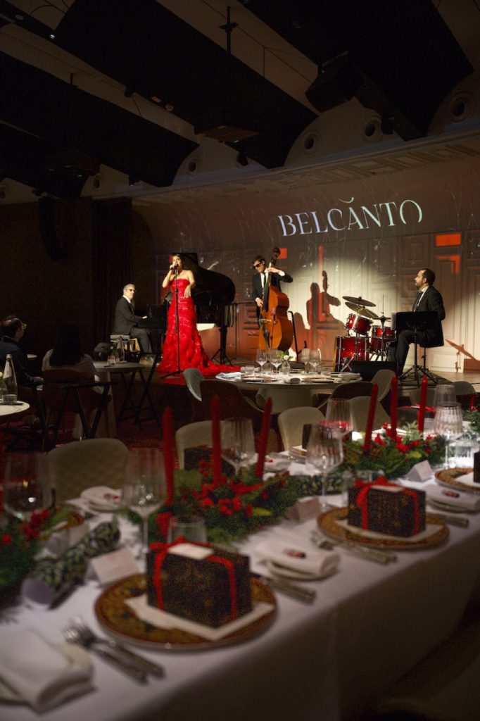 Festive dinner with live music
